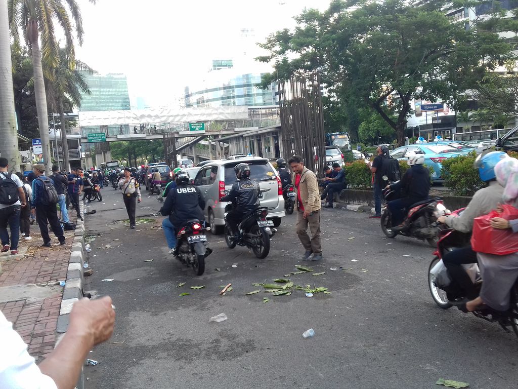 Jalur Lambat depan KPK yang tadinya ditutup kini dibuka kembali Chico detik