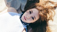 Di beberapa foto teaser, penyanyi kelahiran 1 Agustus 1989 itu berpose di atas pasir. (SM Entertainment)