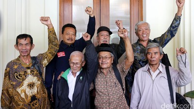 Korban Tragedi 1965 Datangi Kantor Luhut