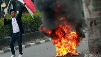 Dalam demonstrasi ini, massa menuntut agar Wakil Ketua KPK Saut Situmorang mengundurkan diri karena menyebut HMI dekat dengan korupsi dalam sebuah acara di televisi pada 5 Mei 2016.