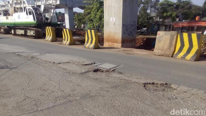 Jalan Rusak di Kalimalang Merisaukan, Sering Makan Korban!