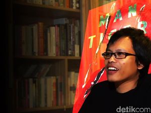 Eka Kurniawan: Banyak yang Harus Dibereskan dari Sastra Kita