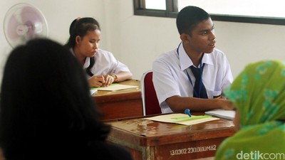 Menengok Ujian Nasional Siswa Tuna Netra