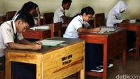 Hari ini Siswa SMP dan MTs menjalani Ujian Nasional. Total siswa SMP/Mts di seluruh Indonesia yang mengikuti UNKP sebanyak 4.052.068 siswa dan yang mengikuti UNBK sebanyak 156.320 siswa.