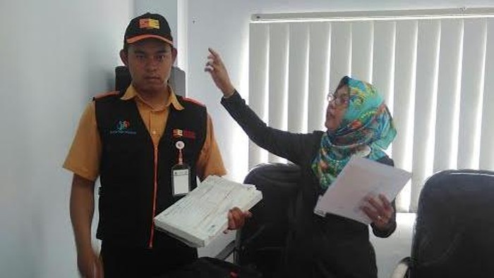 Ini Ciri Khas Petugas Sensus Ekonomi Asli