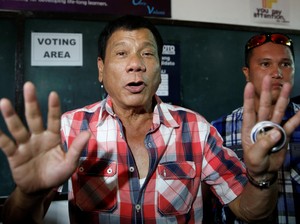 Rodrigo Duterte Ancam Akan Pasang Bendera Filipina di Laut China Selatan