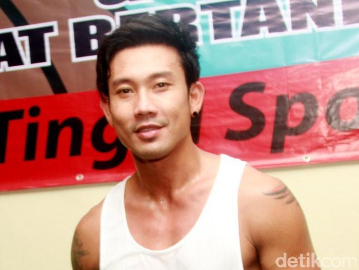 Denny Sumargo Bakal Main Film tentang Zombi di 2017