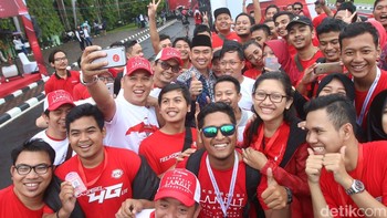 Anton turut bersyukur Elang Nusantara akan merekam destinasi wisata Kota Malang. Hal itu merupakan promosi luar biasa untuk Kota Malang dengan penduduk sekitar 1,2 juta jiwa. Kota Malang adalah Kota Pendidikan, pariwisata dan industri. Kami akan senang sekali apa yang ada di Kota Malang bisa diketahui masyarakat, puji Anton. Foto: dok. Telkomsel