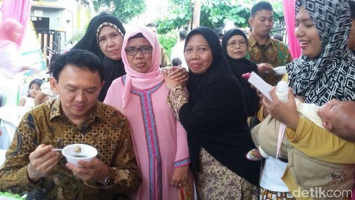 Ahok Mengaku Biasa Hadiri 12 Pesta Nikah di Akhir Pekan
