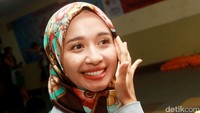Ini adalah senyum semringah Laudya Cynthia Bella kala belum lama dilamar Afif Kalla.  Foto: Gus Mun/detikHOT