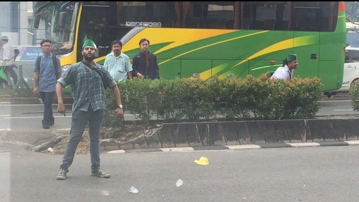 Massa HMI Ricuh di Gedung KPK, Jalur Lambat Arah Mampang Ditutup