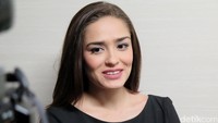 Jenis kelamin diprediksi perempuan. Nama Belom, masih pikir-pikir dulu. Masih banyak waktunya, katanya.