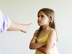 Anak Bertanya Apa Itu Threesome, Bagaimana Cara Bijak Menjelaskannya?
