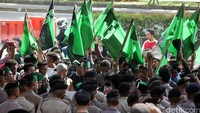 Massa HMI kembali menggeruduk KPK memprotes pernyataan Saut Situmorang.