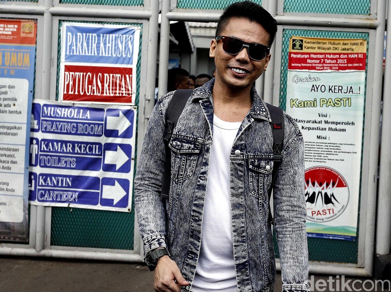 Kenal 3 dari 5 Inisial Artis Prostitusi, Robby Abbas: Tarifnya Variatif Kenal 3 dari 5 Inisial Artis Prostitusi, Robby Abbas: Tarifnya Variatif