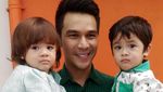 Gemes! Anak Kembar Jonathan Frizzy Cute Banget