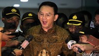 Pokoknya saya diminta untuk melengkapi berkas untuk Pak Ariesman, Pak Sanusi dan satu lagi Pak Trinanda. Tiga tersangka ini mungkin mau dinaikkan (statusnya), jadi saya melengkapi berkas-berkas untuk beliau-beliau itu, kata Ahok di KPK, Jl HR Rasuna Said, Jakarta Selatan, Selasa (10/5/2016).