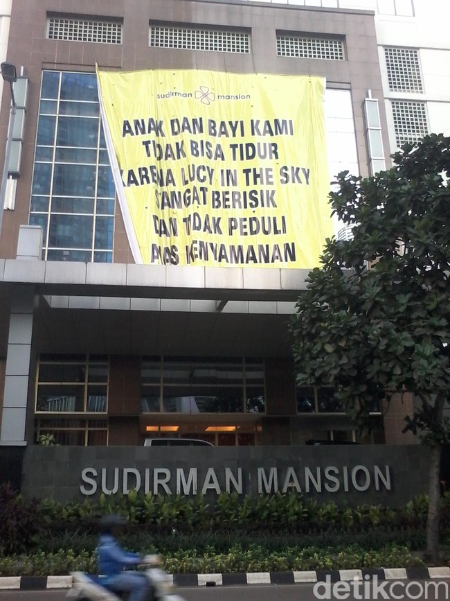 Akhir Kisah Spanduk Protes ke Lucy In The Sky