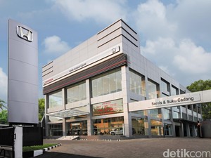 Honda Resmikan Diler Mobil yang Megah di Ciputat