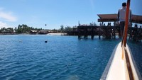 Foto: Pulau Derawan bisa dibilang sebagai gerbang untuk menjelajahi pulau-pulau lain di Kepulauan Derawan, seperti Maratua, Sangalaki dan Kakaban. Namun jangan buru-buru pergi dari sini, karena laut dan pantai Pulau Derawan indah sekali! (Afif/detikTravel)