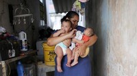 Jaqueline mengetahui anaknya mengalami mikrosefali setelah melakukan pemeriksaan USG. Mikrosefali merupakan salah satu komplikasi virus Zika yang menyerang Brazil dan negara Amerika Selatan lainnya sejak tahun lalu. (Reuters/Nacho Doce)