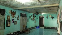 Foto: Ada juga rumah bersejarah yang dihuni oleh lima generasi Portugis hingga kini. Rumah yang berada sekitar 600 meter dari Gereja Tugu ini diketahui sudah berumur 250 tahun sejak dibangun (Randy/detikTravel)