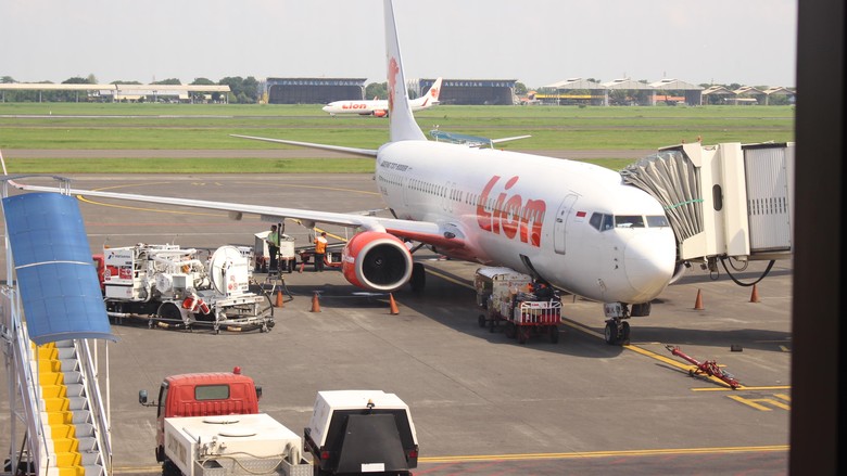 Lion Air Tergelincir di Bandara Gorontalo Lion Air Tergelincir di Bandara Gorontalo