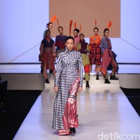 Guerillas by Tri Handoko Jalinan Lungsi Pakan Jakarta Fashion & Food Festival 2016 at Hotel harris. Kelapa Gading. Jakarta. [Foto: Mohammad Abduh/Wolipop]