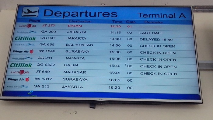 Hujan Deras Melanda, Plafon Terminal A Bandara Adisutjipto Jebol