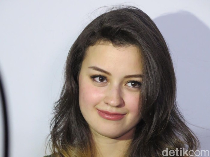 Kimberly Ryder Asah Kemampuan Akting di London