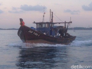 Polisi Tangkap Kapal Ikan Malaysia yang Curi Ikan Pakai Pukat Harimau