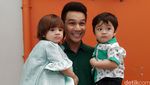 Gemes! Anak Kembar Jonathan Frizzy Cute Banget