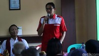 Sandiaga Uno menyapa warga Pejagalan, Kecamatan Penjaringan, Jakarta Utara.