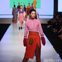 Guerillas by Tri Handoko Jalinan Lungsi Pakan Jakarta Fashion & Food Festival 2016 at Hotel harris. Kelapa Gading. Jakarta. [Foto: Mohammad Abduh/Wolipop]