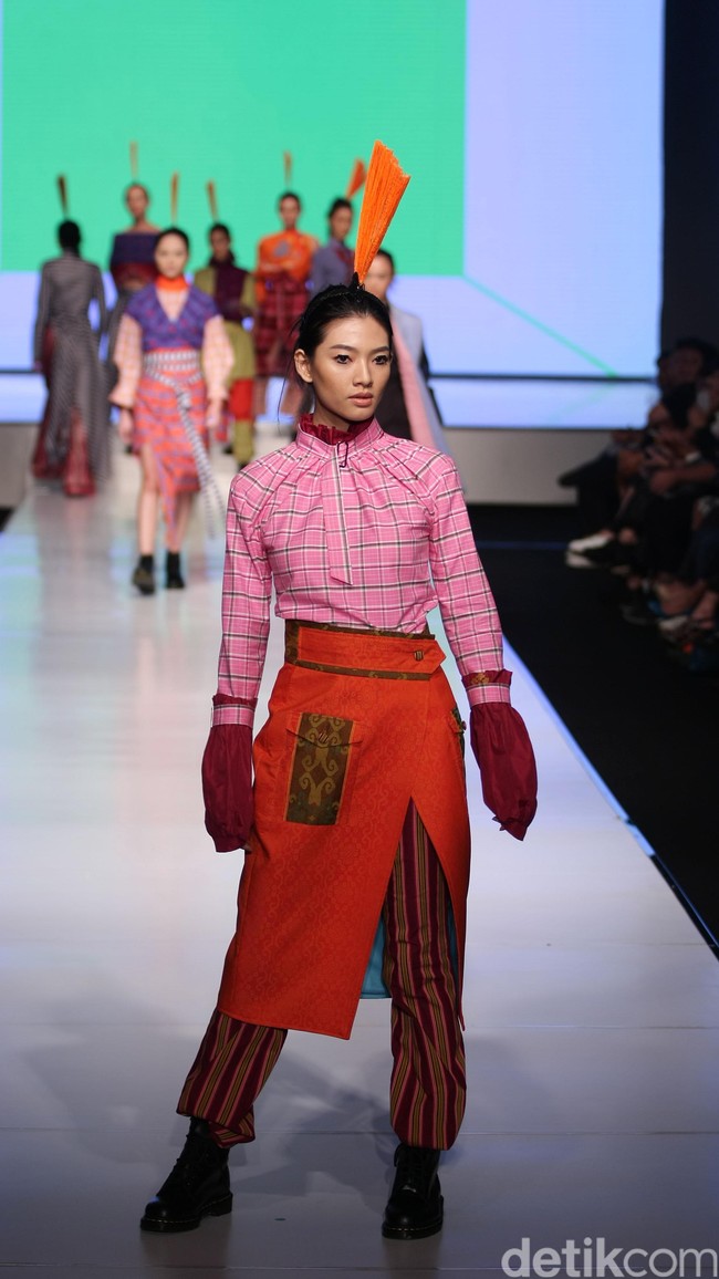 Guerillas by Tri Handoko Jalinan Lungsi Pakan Jakarta Fashion & Food Festival 2016 at Hotel harris. Kelapa Gading. Jakarta. [Foto: Mohammad Abduh/Wolipop]