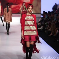 Chossy Latu Poise of Minang Kabau Kain Negeri Indonesia Barat. Jakarta Fashion & Food Festival 2016 at Hotel Harris. Kelapa Gading. Jakarta. [Foto: Mohammad Abduh/ Wolipop]