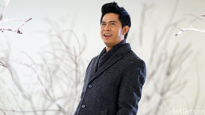 Cakra Khan saat syuting video klip Mencari Cinta Sejati
