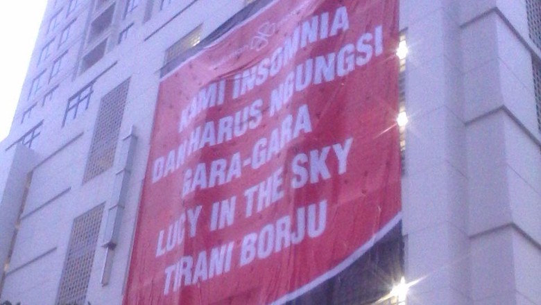 Muncul Spanduk Baru di Sudirman Mansion: Kami Insomnia dan Harus Mengungsi Muncul Spanduk Baru di Sudirman Mansion: Kami Insomnia dan Harus Mengungsi