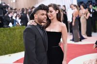 Mesra dengan Bella Hadid, The Weeknd Juga Kencani Mantan Pacar Justin Bieber