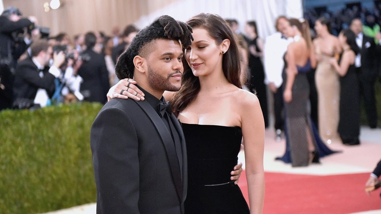 The Weeknd Kirimkan Karangan Bunga untuk Bella Hadid The Weeknd Kirimkan Karangan Bunga untuk Bella Hadid