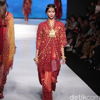 Ghea Fashion Studio by Ghea Panggabean Kain Negeri Indonesia Barat. Jakarta Fashion & Food Festival 2016 at Hotel harris. Kelapa Gading. Jakarta. [Foto: Mohammad Abduh/Wolipop]