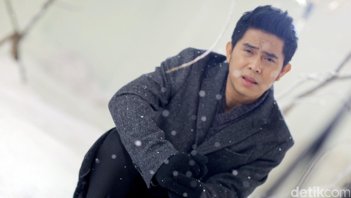 Cakra Khan saat syuting video klip Mencari Cinta Sejati