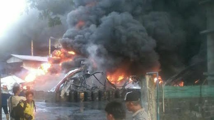 Pabrik Pengolahan Karet di Pasuruan Ludes Terbakar