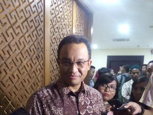 Ahok Sebut Ada Sekolah Wajibkan Pakai Jilbab, Anies: Pilihannya Ada di Siswa