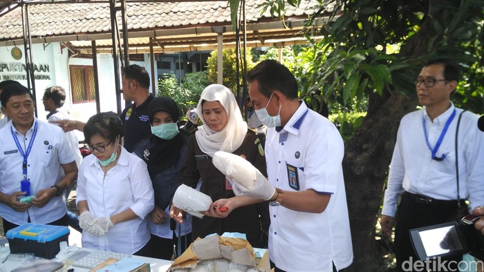 BNN Musnahkan 15 Kg Sabu dari 10 Tersangka