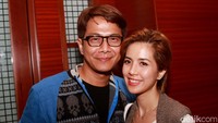 Delon dan Yeslin Wang resmi menikah pada bulan Mei 2011 lalu. Pool/Gus Mun/detikFoto.