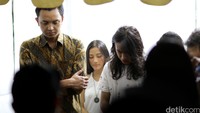 Berdoa menjadi hal wajib bagi Iga Cs sebelum tampil.