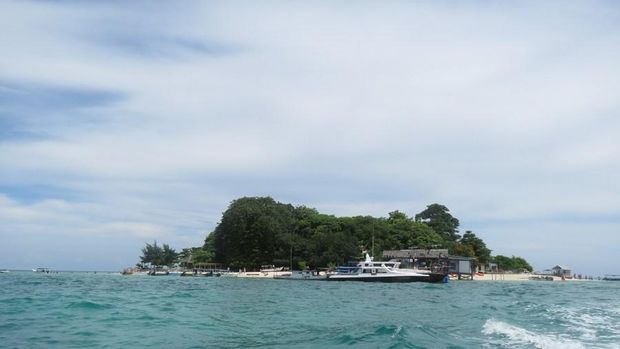 Pulau Samalona di lepas laut Makassar