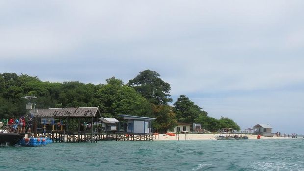 Pulau Samalona di lepas laut Makassar