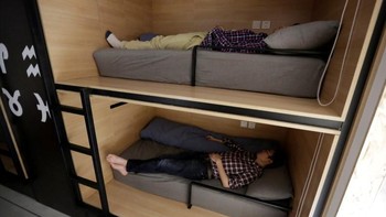 Perusahaan startup BaishanCloud juga menyediakan kamar yang berisikan tempat tidur tingkat bagi karyawannya. Foto: Reuters/Jason Lee